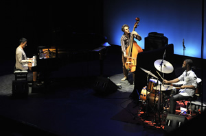 Vijay Iyer Trio (XXXIII Festival Internacional de Jazz de Granada, Teatro Isabel La Católica, Granada, 17-XI-2012) 1