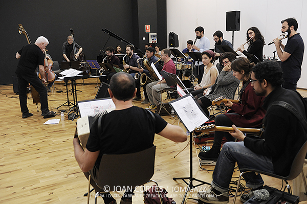 INSTANTZZ: Barry Guy –Concert Final de Taller d’Improvisació- (Fabra i Coats - Fàbrica de Creació, Festival Mixtur. Barcelona. 2017-04-08) [Galería fotográfica] 1