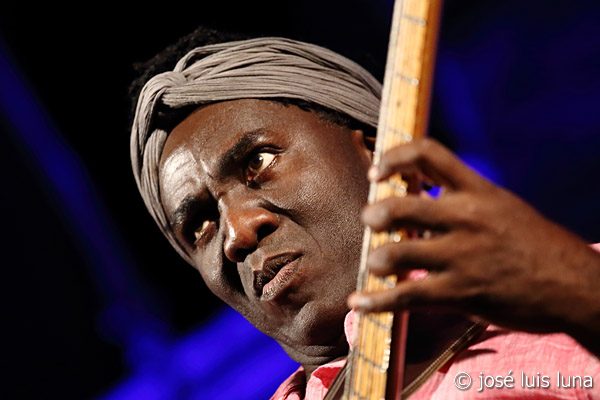 INSTANTZZ: Richard Bona Mandekan Cubano (Mallorca Jazz Sa Pobla. 2017-08-09) [Galería fotográfica] 2