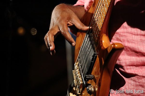 INSTANTZZ: Richard Bona Mandekan Cubano (Mallorca Jazz Sa Pobla. 2017-08-09) [Galería fotográfica] 8