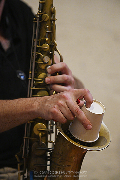 INSTANTZZ: Celeste Alías, Albert Cirera & Glòria Ros (Festa de la dansa i la música per a saludar l’estiu / Cuina Cultura, Ateneu La Base, Barcelona. 2021-06-04) [Galería fotográfica AKA Fotoblog de jazz, impro… y algo más] Por Joan Cortès 10