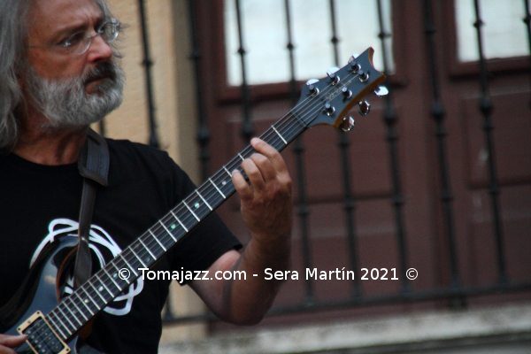 INSTANTZZ: Ángel Unzu Cuarteto (Festival de Jazz Zubipean 2021. Puente la Reina - Gares, Navarra) [Galería fotográfica AKA Fotoblog de jazz, impro… y algo más] Por Sera Martín 2