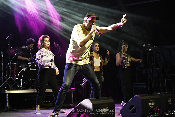 INSTANTZZ: Rodrigo Laviña y su Combo “Extraño Weys” (33è Mercat de Música Viva de Vic -MMVV- / Carpa L’Atlàntida, Vic -Barcelona-. 2021-09-17) [Galería fotográfica AKA Fotoblog de jazz, impro… y algo más] Por Joan Cortès 1