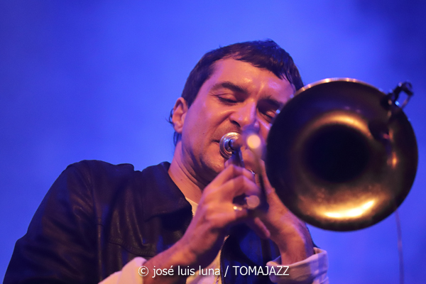 Gianluca Petrella - Pasquale Mirra (III Jazz Palma Festival. 2022-02-04) Por José Luis Luna Rocafort [INSTANTZZ AKA Galería fotográfica AKA Fotoblog de jazz, impro… y algo más]