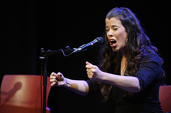 Ana Brenes, Anna Colom & Isabelle Laudenbach (El Dorado Sociedad Flamenca Barcelonesa, Auditori del Centre Cívic Parc Sandaru, Barcelona. 2022-02-10) Por Joan Cortès [FLAMENCURA AKA INSTANTZZ AKA Galería fotográfica AKA Fotoblog de jazz, impro… y algo más] 3