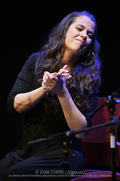 Ana Brenes, Anna Colom & Isabelle Laudenbach (El Dorado Sociedad Flamenca Barcelonesa, Auditori del Centre Cívic Parc Sandaru, Barcelona. 2022-02-10) Por Joan Cortès [FLAMENCURA AKA INSTANTZZ AKA Galería fotográfica AKA Fotoblog de jazz, impro… y algo más] 6