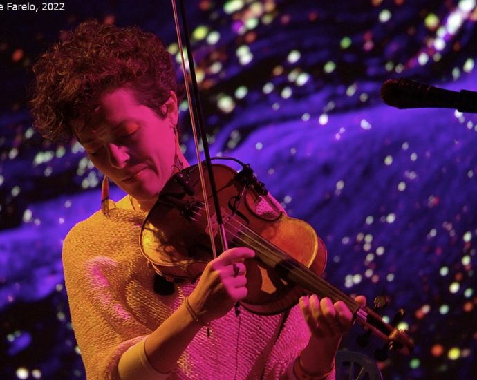 Blanca Altable "Somos Polvo" (Centro Cultural Valdebernardo, Vicálvaro, Madrid. 2022-04-22) Por Enrique Farelo [INSTANTZZ AKA Galería fotográfica AKA Fotoblog de jazz, impro… y algo más]