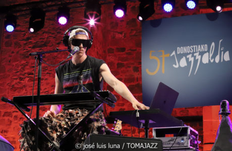 Louis Cole [57 Jazzaldia 2022 XIV] Por José Luis Luna Rocafort [INSTANTZZ AKA Galería fotográfica AKA Fotoblog de jazz, impro… y algo más]