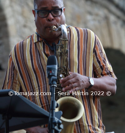 Jean Toussaint JT4 (Festival de Jazz Zubipean 2022 Jazz Jaialdia. Puente la Reina - Gares, Navarra) Por Sera Martín [INSTANTZZ AKA Galería fotográfica AKA Fotoblog de jazz, impro… y algo más]