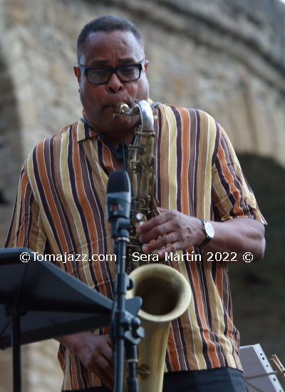 Jean Toussaint JT4 (Festival de Jazz Zubipean 2022 Jazz Jaialdia. Puente la Reina - Gares, Navarra) Por Sera Martín [INSTANTZZ AKA Galería fotográfica AKA Fotoblog de jazz, impro… y algo más]