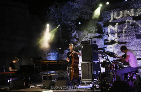 GoGo Penguin (29ème Jazz à Junas / Carrières, Junas, Occitanie -France-. 2022-07-23) [X/X] Por Joan Cortès [INSTANTZZ]