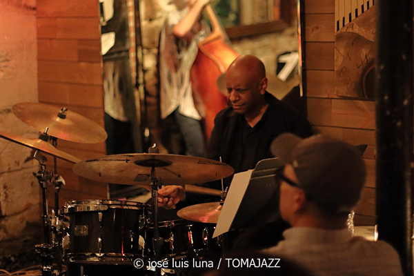 Ralph Alessi - John Hebert - Billy Drummond (Mezzrow, Nueva York. 2022-10-13) Por José Luis Luna Rocafort [INSTANTZZ] 3