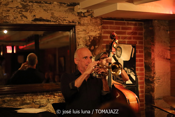 Ralph Alessi - John Hebert - Billy Drummond (Mezzrow, Nueva York. 2022-10-13) Por José Luis Luna Rocafort [INSTANTZZ] 10