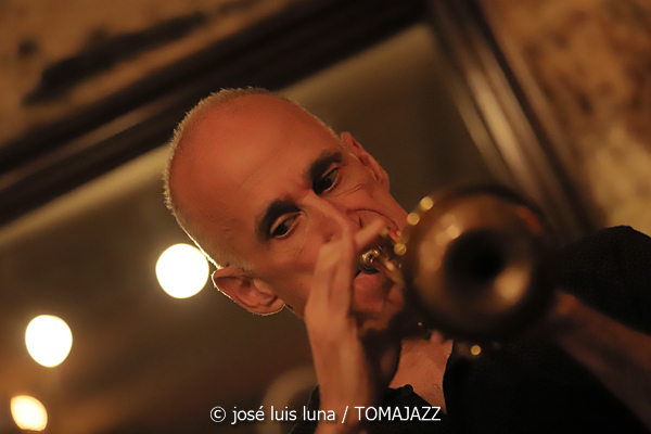 Ralph Alessi - John Hebert - Billy Drummond (Mezzrow, Nueva York. 2022-10-13) Por José Luis Luna Rocafort [INSTANTZZ] 14