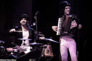 Antonio Torres repasa el espectáculo Proyecto Voltaire “Música de Mobiliario” por Lapso Producciones que tuvo lugar en la sede de ASSEJAZZ en Sevilla.