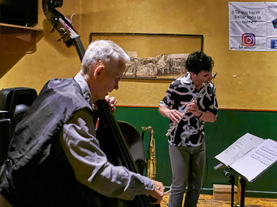 NU2 (Juan Saiz - Baldo Martínez) (Juan Sebastián Bar, Huesca. 2023-04-27) Por Fabio Galicia [INSTANTZZ AKA Galería fotográfica AKA Fotoblog de jazz, impro… y algo más] - Tomajazz 9.0 - NU2 (Juan Saiz - Baldo Martínez) actuaron en Juan Sebastián Bar de Huesca, el pasado 27 de abril de 2023-04-27. Fabio Galicia retrata el concierto en INSTANTZZ.