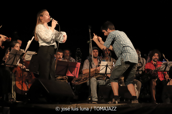 Alabaix Big Band (VIII A Jazz de Mar. Portocolom, Mallorca. 2023-07-09) Por José Luis Luna Rocafort [INSTANTZZ AKA Galería fotográfica AKA Fotoblog de jazz, impro… y algo más] - Tomajazz 9.0 - Alabaix Big Band clausuró el VIII A Jazz de Mar de Portocolom (Mallorca), con su actuación el 9 de julio de 2023. José Luis Luna Rocafort termina con ellos el repaso en INSTANTZZ de A Jazz de Mar.