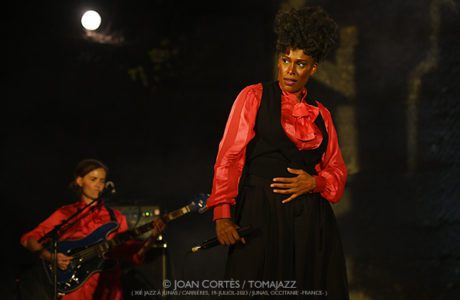 Danieli Di Bonaventura / Anne Paceo 4t / Sandra Nkaké 4t (30è Jazz à Junas 2023 / Temple et Carrières, 2023-07-19. Junas, Occitanie -France-) [II/VI] Por Joan Cortès [INSTANTZZ AKA Galería fotográfica AKA Fotoblog de jazz, impro… y algo más] - Tomajazz 9.0 - Danieli Di Bonaventura / Anne Paceo 4t / Sandra Nkaké 4t actuaron el 19 de julio de 2023 en el 30è Jazz à Junas. Joan Cortès retrata a las tres formaciones en INSTANTZZ.