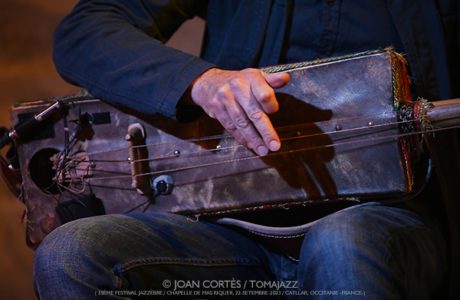 Champs de Bataille / Morfin & Ziad / Bruno Lapin (35 Jazzèbre 2023, Mémorial de Camp de Rivesaltes / Chapelle Mas Riquer / Maison du Temps Libre, 2023-09-22 & 23. Rivesaltes / Catllar Eus -Occitanie, France-) (I) Por Joan Cortès [INSTANTZZ AKA Galería fotográfica AKA Fotoblog de jazz, impro… y algo más] - Tomajazz 9.0 - Champs de Bataille / Morfin & Ziad / Bruno Lapin actuaron en 35 Jazzèbre 2023. Joan Cortès retrata a los grupos en la primera entrega en INSTANTZZ.