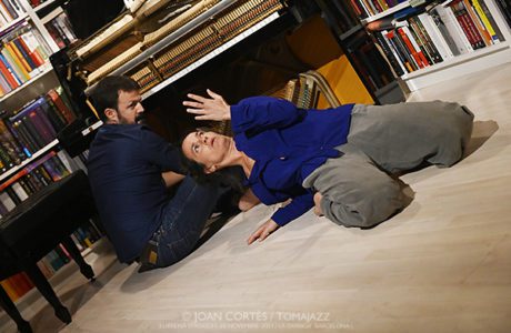 MooM (Llibreria Strogoff, 2023-11-20. La Garriga -Barcelona-) Por Joan Cortès [INSTANTZZ AKA Galería fotográfica AKA Fotoblog de jazz, impro… y algo más] - Tomajazz 9.0 - MooM actuó en Llibreria Strogoff (La Garriga, Barcelona), el 20 de noviembre de 2023. Joan Cortès los retrata en INSTANTZZ. MooM son Maria Mora y Raimon Molà