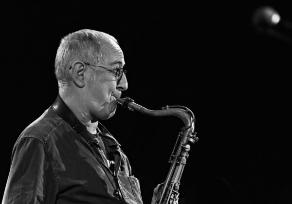 Afro Blue (XXX Jazz Tardor 2023. Festival de Jazz de Lleida. Cafè del Teatre, Lleida. 2023-11-03) Por Joan Abella [INSTANTZZ AKA Galería fotográfica AKA Fotoblog de jazz, impro… y algo más] - Tomajazz 9.0 - Afro Blue, 25 Anys I Coda: Concert de Comiat, actuaron en el XXX Jazz Tardor. Festival de Jazz de Lleida, el 3 de noviembre de 2023 en el Cafè del Teatre. Joan Abella retrata en INSTANTZZ al grupo en su gira de despedida.