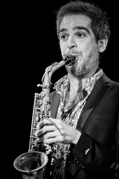 Afro Blue (XXX Jazz Tardor 2023. Festival de Jazz de Lleida. Cafè del Teatre, Lleida. 2023-11-03) Por Joan Abella [INSTANTZZ AKA Galería fotográfica AKA Fotoblog de jazz, impro… y algo más] - Tomajazz 9.0 - Afro Blue, 25 Anys I Coda: Concert de Comiat, actuaron en el XXX Jazz Tardor. Festival de Jazz de Lleida, el 3 de noviembre de 2023 en el Cafè del Teatre. Joan Abella retrata en INSTANTZZ al grupo en su gira de despedida.