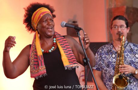 Sheela Gathright & Afro Soul (Jazz Palma Festival 2021. Can Balaguer. 2021-07-07) Por José Luis Luna Rocafort [INSTANTZZ AKA Galería fotográfica AKA Fotoblog de jazz, impro… y algo más] - Tomajazz - Sheela Gathright & Afro Soul actuó en Jazz Palma Festival 2021 en Can Balaguer, el 7 de julio de 2021. José Luis Luna Rocafort lo retrata en INSTANTZZ. Actuaron Sheela Gathright, Miguel Ramón, Alain Martin, Seydou Sissokho