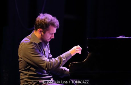Xavi Torres Trio (Jazz Palma Festival 2021. Teatre Xecs Forteza, Palma. 2021-07-08) Por José Luis Luna Rocafort [INSTANTZZ AKA Galería fotográfica AKA Fotoblog de jazz, impro… y algo más] - Tomajazz - Xavi Torres Trio actuó en el Jazz Palma Festival, el 8 de julio de 2021 en Teatre Xecs Forteza de Palma. José Luis Luna Rocafort retrata la actuación en INSTANTZZ. Actuaron Xavi Torres, Joris Roelofs, Joan Terol