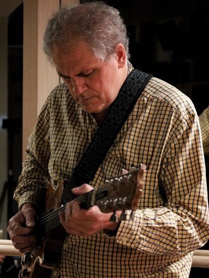 Kotka (Guillermo Bazzola - Fernando Lamas - Risto Vuolanne) (Latroupe Prado Hostel, Madrid. 2024-02-18) Por Enrique Farelo [Concierto de jazz] - Tomajazz - Kotka (Guillermo Bazzola, Fernando Lamas, Risto Vuolanne) actuaron el 18 de febrero de 2024 en Latroupe Prado Hostel de Madrid. Enrique Farelo relata y retrata el concierto en Tomajazz