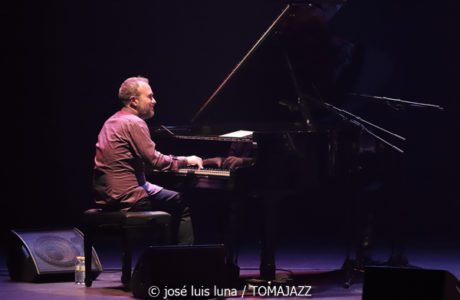 Moisés P. Sánchez Quartet (V Murcia Jazz Festival 2024. Teatro Circo, Murcia. 2024-03-01) Por José Luis Luna Rocafort [INSTANTZZ AKA Galería fotográfica AKA Fotoblog de jazz, impro… y algo más] - Tomajazz - Moisés P. Sánchez Quartet  actuó en el V Murcia Jazz Festival, en el Teatro Circo, el 1 de marzo de 2024. José Luis Luna Rocafort lo retrata en INSTANTZZ. Actuaron Moisés P. Sánchez, Javier Vercher, Toño Miguel, Naima Acuña, Cristina Mora