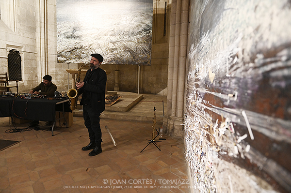 Fèlix-Chant-Faraldo “Homenatge a Marianne Brull” (3r Nu -cicle de música i vins nus-, Capella St. Joan, 2024-04-24. Vilafranca del Penedès -Barcelona-) Por Joan Cortès [INSTANTZZ AKA Galería fotográfica AKA Fotoblog de jazz, impro… y algo más] - Tomajazz - El trío Fèlix-Chant-Faraldo realizó un “Homenatge a Marianne Brull” en el 3r Nu -cicle de música i vins nus-, en Vilafranca del Penedès -Barcelona-, el 24 de abril de 2024. Joan Cortès lo retrata en INSTANTZZ. Actuaron Míriam Fèlix, Ángel Faraldo, Tom Chant 