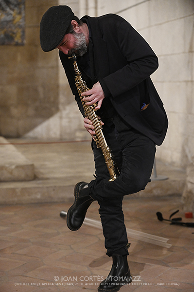 Fèlix-Chant-Faraldo “Homenatge a Marianne Brull” (3r Nu -cicle de música i vins nus-, Capella St. Joan, 2024-04-24. Vilafranca del Penedès -Barcelona-) Por Joan Cortès [INSTANTZZ AKA Galería fotográfica AKA Fotoblog de jazz, impro… y algo más] - Tomajazz - El trío Fèlix-Chant-Faraldo realizó un “Homenatge a Marianne Brull” en el 3r Nu -cicle de música i vins nus-, en Vilafranca del Penedès -Barcelona-, el 24 de abril de 2024. Joan Cortès lo retrata en INSTANTZZ. Actuaron Míriam Fèlix, Ángel Faraldo, Tom Chant 