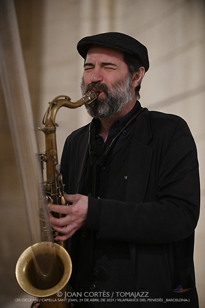 Fèlix-Chant-Faraldo “Homenatge a Marianne Brull” (3r Nu -cicle de música i vins nus-, Capella St. Joan, 2024-04-24. Vilafranca del Penedès -Barcelona-) Por Joan Cortès [INSTANTZZ AKA Galería fotográfica AKA Fotoblog de jazz, impro… y algo más] - Tomajazz - El trío Fèlix-Chant-Faraldo realizó un “Homenatge a Marianne Brull” en el 3r Nu -cicle de música i vins nus-, en Vilafranca del Penedès -Barcelona-, el 24 de abril de 2024. Joan Cortès lo retrata en INSTANTZZ. Actuaron Míriam Fèlix, Ángel Faraldo, Tom Chant 