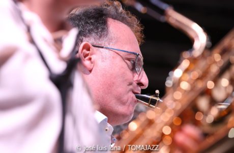 Big Band Ciutat d'Eivissa (Eivissa Jazz Festival. 2024-09-04) Por José Luis Luna Rocafort [INSTANTZZ AKA Galería fotográfica AKA Fotoblog de jazz, impro… y algo más] - Tomajazz - Big Band Ciutat d'Eivissa actuó en el Eivissa Jazz Festival. el 4 de septiembre de 2024. José Luis Luna Rocafort retrata en INSTANTZZ a la formación dirigid