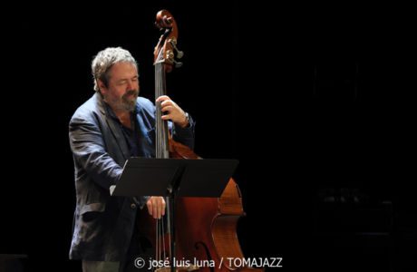 Marcelo Escrich Silent Quartet (X JazzEñe 2024. Teatro Victoria Eugenia, Donosti - San Sebastián. 2024-07-27) Por José Luis Luna Rocafort [INSTANTZZ AKA Galería fotográfica AKA Fotoblog de jazz, impro… y algo más] - Tomajazz - Marcelo Escrich Silent Quartet fue uno de los grupos seleccionados en el X JazzEñe. Actuó en el Teatro Victoria Eugenia de San Sebastián el 27 de julio de 2024. José Luis Luna Rocafort lo retrata en INSTANTZZ. Actuaron Marcelo Escrich, Luis Giménez, Alberto Arteta, Mikel Andueza