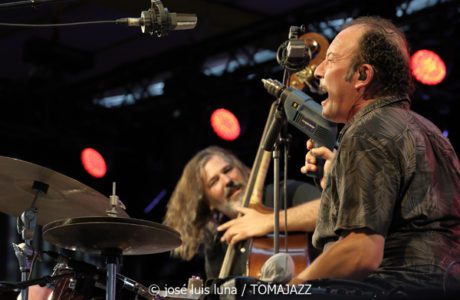 Sumrrá & Niño de Elche (47 Festival de Jazz de Vitoria - Gasteiz. 2024-07-19) Por José Luis Luna Rocafort [INSTANTZZ AKA Galería fotográfica AKA Fotoblog de jazz, impro… y algo más] - Tomajazz - Sumrrá & Niño de Elche actuaron en el 47 Festival de Jazz de Vitoria - Gasteiz, el 19 de julio de 2024. José Luis Luna Rocafort lo retrata en INSTANTZZ. Actuaron Manuel Gutiérrez, Xacobe Marftínez Antelo, L.A.R. Legido, Niño de Elche