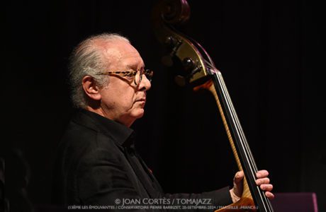 Riccardo Del Fra Tentet “Une folle allure” (13ème Les Émouvantes / Conservatoire Pierre Barbizet, 2024-09-20. Marsella, Francia) [IV] Por Joan Cortès [INSTANTZZ AKA Galería fotográfica AKA Fotoblog de jazz, impro… y algo más] - Tomajazz - Riccardo Del Fra Tentet “Une folle allure” actuó en el 13ème Les Émouvantes en Marsella, Francia, el 20 de septiembre de 2024. Joan Cortès retrata al contrabajista y compositor en INSTANTZZ. Actuaron Riccardo Del Fra, Jan Prax, Carl-Henri Morisset, Saori Furukawa, Gaëlle Anne Michel, Alexis Gomez, Loic Abdelfetta, Jacques Perez, Amandine Lefèvre-Maurice, Emilie Legrand. Matteo Fontaine, Julie Barnion se encargaron del sonido y luces