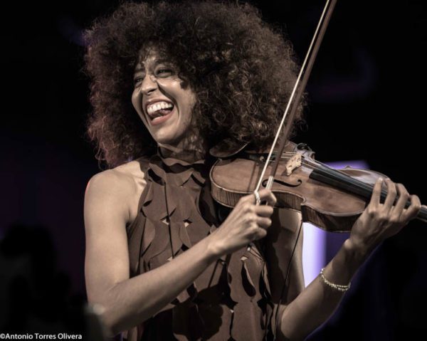 Yilian Cañizares Trío - Chucho Valdés “Irakere 50” (47 Festival de Jazz de Vitoria - Gasteiz. 2024-07-20) Por Antonio Torres (texto y fotos), y Pepe Mateos (fotos) [Concierto de jazz] - Tomajazz - Yilian Cañizares Trío - Chucho Valdés “Irakere 50” actuaron en la última jornada de abono en Mendizorroza en el Festival de Jazz de Vitoria - Gasteiz, el 20 de julio de 2024. Antonio Torres (texto y fotos), y Pepe Mateos (fotos) relatan y retratan los conciertos
