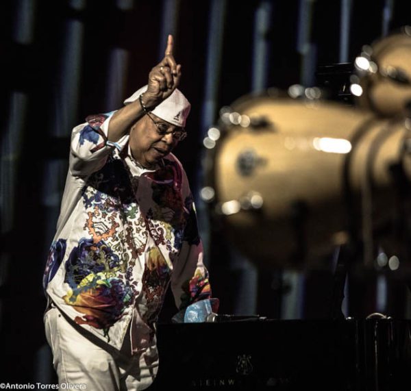 Yilian Cañizares Trío - Chucho Valdés “Irakere 50” (47 Festival de Jazz de Vitoria - Gasteiz. 2024-07-20) Por Antonio Torres (texto y fotos), y Pepe Mateos (fotos) [Concierto de jazz] - Tomajazz - Yilian Cañizares Trío - Chucho Valdés “Irakere 50” actuaron en la última jornada de abono en Mendizorroza en el Festival de Jazz de Vitoria - Gasteiz, el 20 de julio de 2024. Antonio Torres (texto y fotos), y Pepe Mateos (fotos) relatan y retratan los conciertos