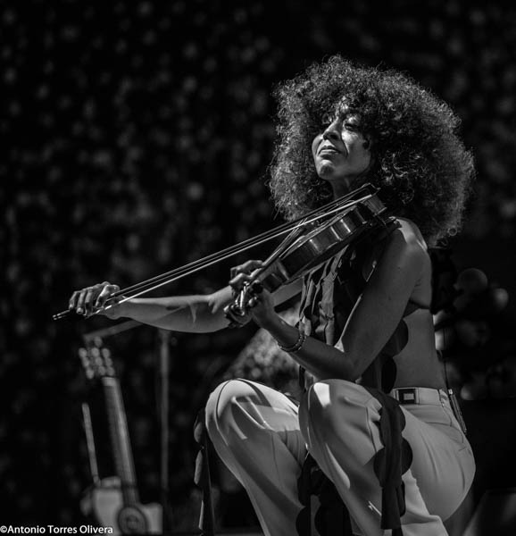 Yilian Cañizares Trío - Chucho Valdés “Irakere 50” (47 Festival de Jazz de Vitoria - Gasteiz. 2024-07-20) Por Antonio Torres (texto y fotos), y Pepe Mateos (fotos) [Concierto de jazz] - Tomajazz - Yilian Cañizares Trío - Chucho Valdés “Irakere 50” actuaron en la última jornada de abono en Mendizorroza en el Festival de Jazz de Vitoria - Gasteiz, el 20 de julio de 2024. Antonio Torres (texto y fotos), y Pepe Mateos (fotos) relatan y retratan los conciertos