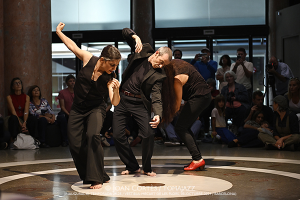 Fernández-Cordero-Sánchez-López “Submergida” (Obertura Temporada 2024-25 / Mercat de les Flors, 03-octubre-2024 / Barcelona) Por Joan Cortès [INSTANTZZ AKA Galería fotográfica AKA Fotoblog de jazz, impro… y algo más] - Tomajazz - Fernández-Cordero-Sánchez-López “Submergida” actuaron en la Obertura Temporada 2024-25 de Mercat de les Flors de Barcelona el 03 de octubre 2024. Joan Cortès lo retrata en INSTANTZZ. Actuaron Agustí Fernández, Andrés Cordero, Sònia Sánchez, Roser López Espinosa, Angels Margarit