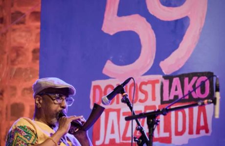 John Scofield & Dave Holland / William Parker Quartet (59º Jazzaldia. Plaza de La Trinidad. San Sebastián. 27 de Julio de 2024) Por Antonio Torres (texto y fotos), y Pepe Mateos (fotos) [Concierto de jazz] - Tomajazz - John Scofield & Dave Holland / William Parker Quartet actuaron en el 59º Jazzaldia, en la Plaza de La Trinidad de San Sebastián, el 27 de Julio de 2024. Antonio Torres (texto y fotos), y Pepe Mateos (fotos).