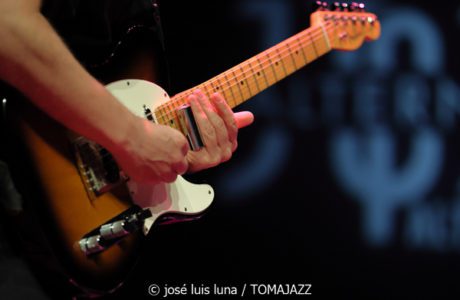 Jakob Bro - Arve Henriksen - Jorge Rossy (8º Alternatilla Jazz Festival 2024. Teatre Xesc Forteza. Palma. 2024-12-07) Por José Luis Luna Rocafort [INSTANTZZ AKA Galería fotográfica AKA Fotoblog de jazz, impro… y algo más] - Tomajazz - Jakob Bro - Arve Henriksen - Jorge Rossy actuaron en el 8º Alternatilla Jazz Festival en Palma, el 7 de diciembre de 2024. José Luis Luna Rocafort los retrata en INSTANTZZ