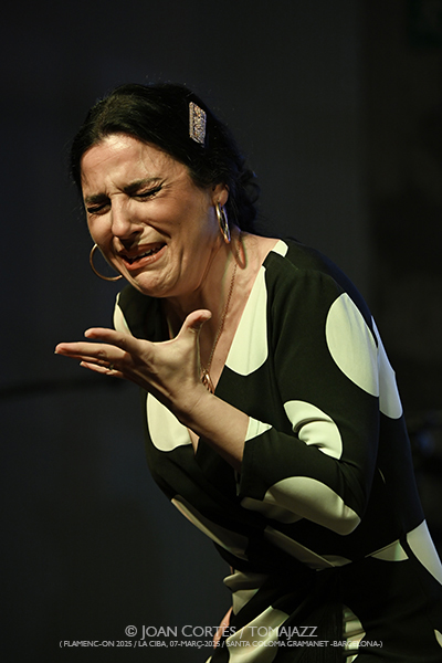 Jerezanías (Flamenc-ON, La CIBA, 2025-03-07 / Santa Coloma de Gramenet -Barcelona-) [II] Por Joan Cortès [Flamencuras AKA INSTANTZZ AKA Galería fotográfica AKA Fotoblog de jazz, impro… y algo más] - Tomajazz - Jerezanías participó en Flamenc-ON de Santa Coloma de Gramenet (Barcelona) el 7 de marzo de 2025. Joan Cortès los retrata en las Flamencuras de INSTANTZZ. Actuaron Coral de los Reyes, Felipa del Moreno, Tamara Tañé, Marga de Jerez, José Gálvez 