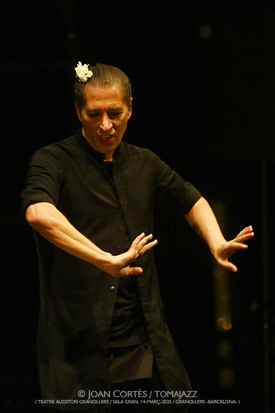 Israel Galván “La Consagración de la Primavera” (Dansa Metropolitana / Teatre Auditori de Granollers, Sala Gran, 2025-03-14 / Granollers -Barcelona-) Por Joan Cortès [Flamencuras AKA INSTANTZZ AKA Galería fotográfica AKA Fotoblog de jazz, impro… y algo más] - Tomajazz - Israel Galván “La Consagración de la Primavera” actuó en el ciclo Dansa Metropolitana en el Teatre Auditori de Granollers el 14 de marzo e 2025. Joan Cortès lo retrata en las Flamencuras de INSTANTZZ. Actuaron Israel Galván, Daria van den Bercken, Gerard Bouwhuis 
