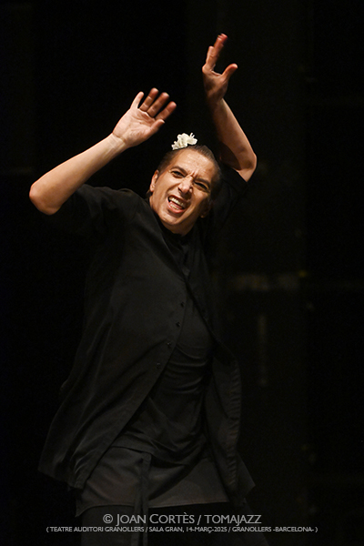 Israel Galván “La Consagración de la Primavera” (Dansa Metropolitana / Teatre Auditori de Granollers, Sala Gran, 2025-03-14 / Granollers -Barcelona-) Por Joan Cortès [Flamencuras AKA INSTANTZZ AKA Galería fotográfica AKA Fotoblog de jazz, impro… y algo más] - Tomajazz - Israel Galván “La Consagración de la Primavera” actuó en el ciclo Dansa Metropolitana en el Teatre Auditori de Granollers el 14 de marzo e 2025. Joan Cortès lo retrata en las Flamencuras de INSTANTZZ. Actuaron Israel Galván, Daria van den Bercken, Gerard Bouwhuis 