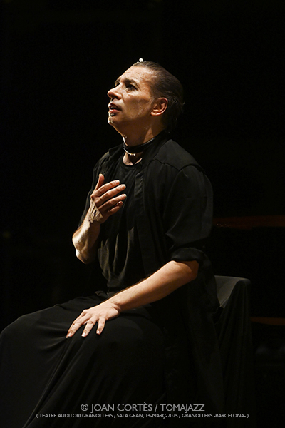 Israel Galván “La Consagración de la Primavera” (Dansa Metropolitana / Teatre Auditori de Granollers, Sala Gran, 2025-03-14 / Granollers -Barcelona-) Por Joan Cortès [Flamencuras AKA INSTANTZZ AKA Galería fotográfica AKA Fotoblog de jazz, impro… y algo más] - Tomajazz - Israel Galván “La Consagración de la Primavera” actuó en el ciclo Dansa Metropolitana en el Teatre Auditori de Granollers el 14 de marzo e 2025. Joan Cortès lo retrata en las Flamencuras de INSTANTZZ. Actuaron Israel Galván, Daria van den Bercken, Gerard Bouwhuis 