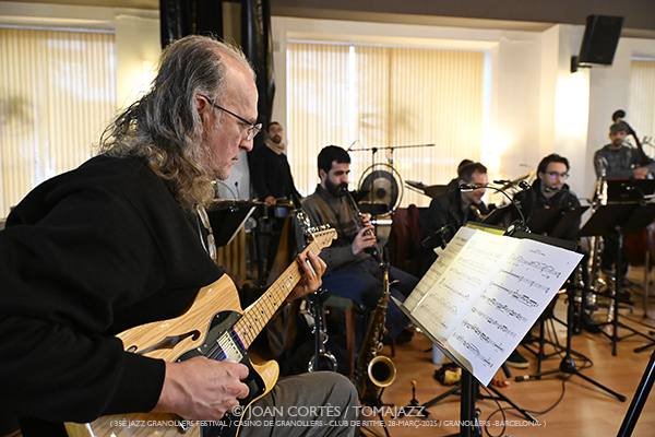 Jazz Granollers Ensemble “Trencadís #3” -ensayo general- (35è Jazz Granollers Festival / Casino de Granollers • Club de Ritme -Barcelona-) [V] Por Joan Cortès [INSTANTZZ AKA Galería fotográfica AKA Fotoblog de jazz, impro… y algo más] - Tomajazz - Jazz Granollers Ensemble “Trencadís #3” actuó en el 35 Jazz Granollers Festival, el 28 de marzo de 2025. Joan Cortès los retrata en el ensayo general en INSTANTZZ. Actuaron Gabriel Amargant, Marcel•lí Bayer, Lluc Casares, Pau Domènech, Edurne Arizu, Roger Santacana, Marc Cuevas, Joan Vidal, Dani Pérez, Tony Molina, Joan Sanmartí