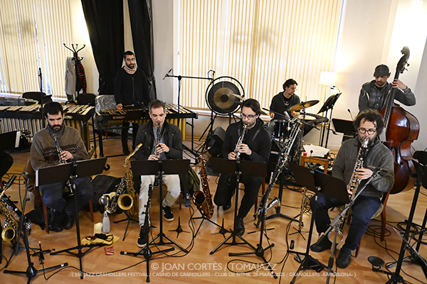 Jazz Granollers Ensemble “Trencadís #3” -ensayo general- (35è Jazz Granollers Festival / Casino de Granollers • Club de Ritme -Barcelona-) [V] Por Joan Cortès [INSTANTZZ AKA Galería fotográfica AKA Fotoblog de jazz, impro… y algo más] - Tomajazz - Jazz Granollers Ensemble “Trencadís #3” actuó en el 35 Jazz Granollers Festival, el 28 de marzo de 2025. Joan Cortès los retrata en el ensayo general en INSTANTZZ. Actuaron Gabriel Amargant, Marcel•lí Bayer, Lluc Casares, Pau Domènech, Edurne Arizu, Roger Santacana, Marc Cuevas, Joan Vidal, Dani Pérez, Tony Molina, Joan Sanmartí
