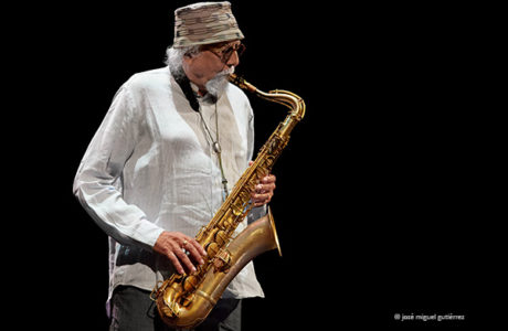 Charles Lloyd Sky Quartet feat. Jason Moran, Larry Grenadier, Eric Harland (Umbria Jazz 2024. Pianoforte da solo III. Teatro Morlacchi. Perugia, 2024-07-20) Por José Miguel Gutiérrez [Concierto de jazz] - Tomajazz - Charles Lloyd Sky Quartet actuó en Umbria Jazz 2024. José Miguel Gutiérrez lo relata y retrata. Actuaron Charles Lloyd, Jason Moran, Larry Grenadier, Eric Harland
